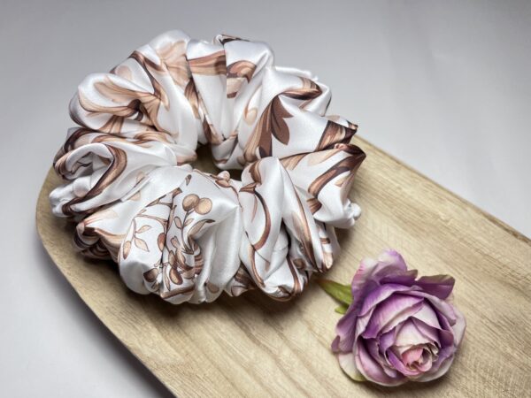 Scrunchie wzorzysta Rokokowa finezja - obrazek 3