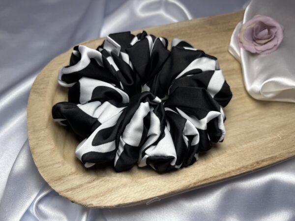 Scrunchie wzorzysta Łaciata