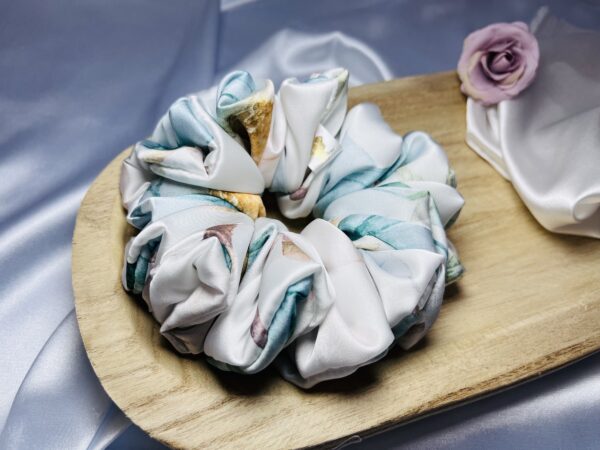 Scrunchie wzorzysta Magnolia