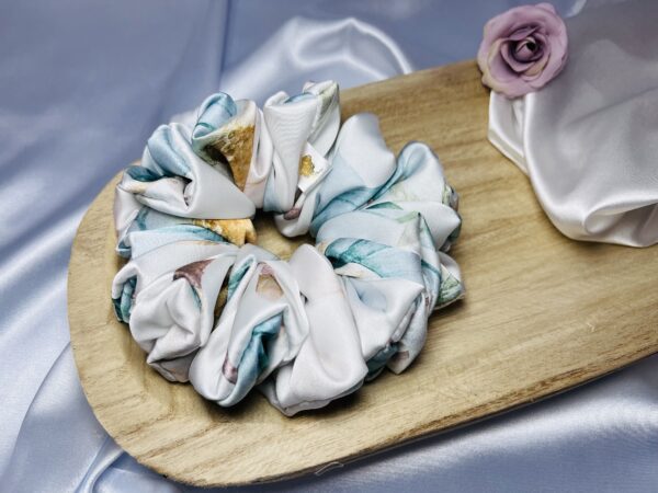 Scrunchie wzorzysta Magnolia - obrazek 2
