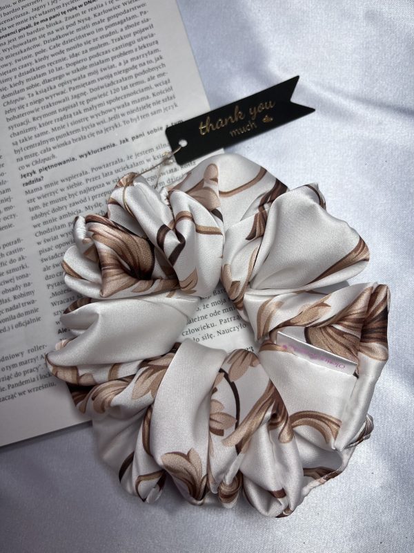 Scrunchie wzorzysta Rokokowa finezja