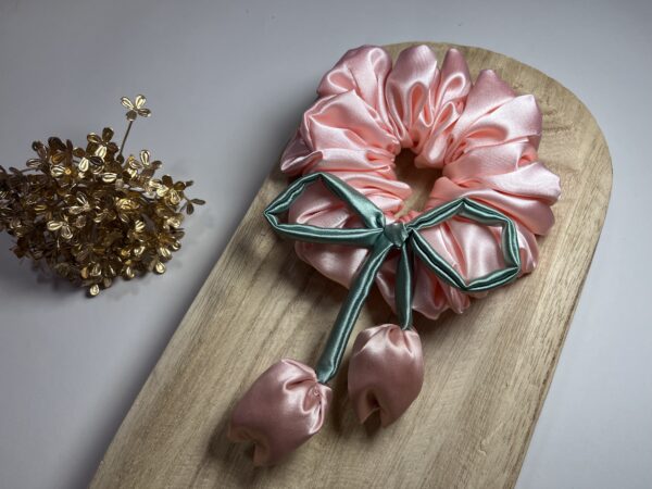 Scrunchie jednolita z dodatkiem - Pudrowy Róż Tulipan