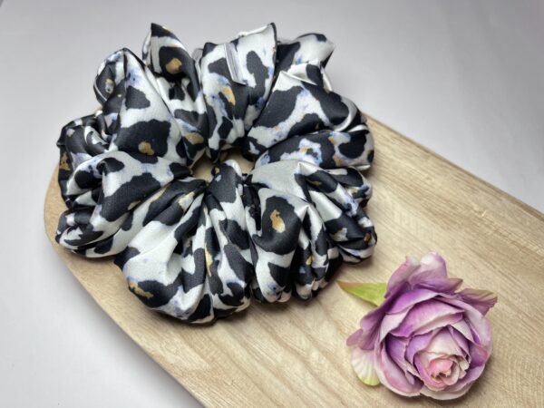 Scrunchie wzorzysta Black Pantera - obrazek 2