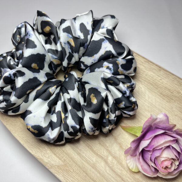 Scrunchie wzorzysta Black Pantera