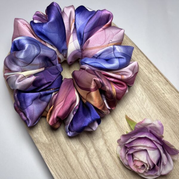 Scrunchie wzorzysta Satynowe Marzenie